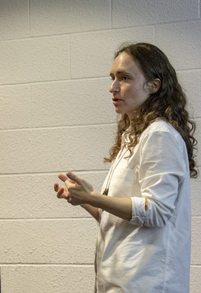 speaker gestures expressively